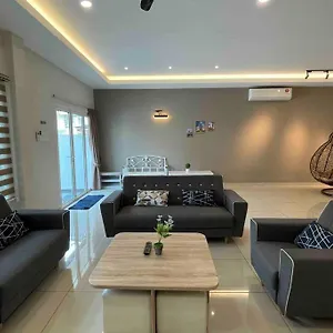 The White House Near Heritage Jonker Town Holiday home Malacca