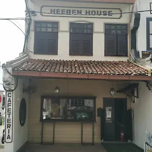 Homestay Heeren House Cafe *