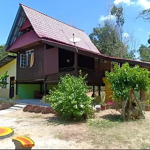 Semesterbostad Warisan Bonda Masjid Tanah