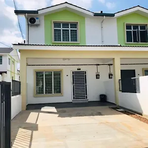 Mikael Holiday home Malacca