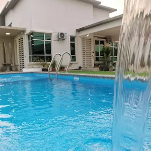 88a For 9 Pax With Private Pool, Smart Tv, Netflix And Wifi Holiday home *