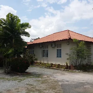Rum i privatbostad Family Villa @ The Neem *